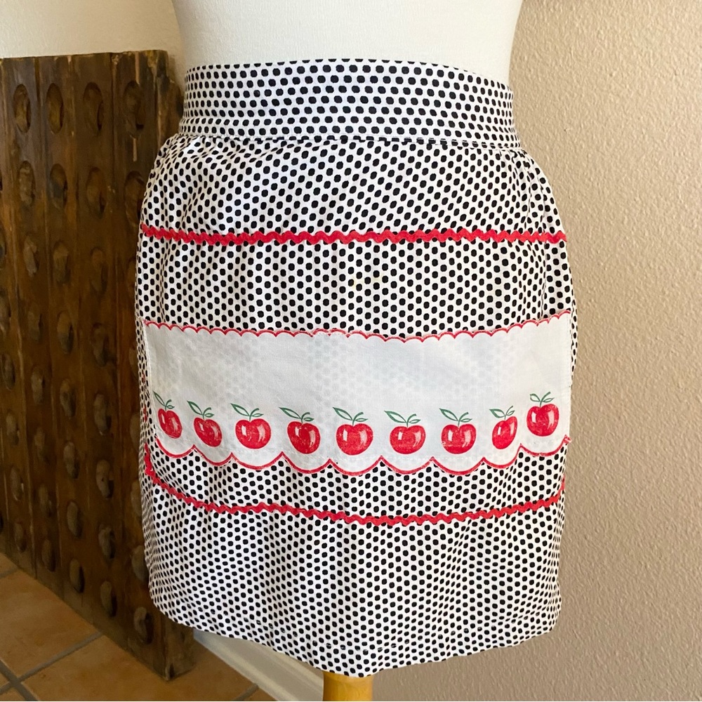 Apron ~ Vintage ~ Half Hostess Style ~ Black & White Polka Dots ~ Red Apples